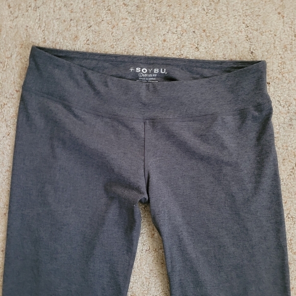 Soybu Lotus Fit Grey Crop Leggings - Picture 4 of 6